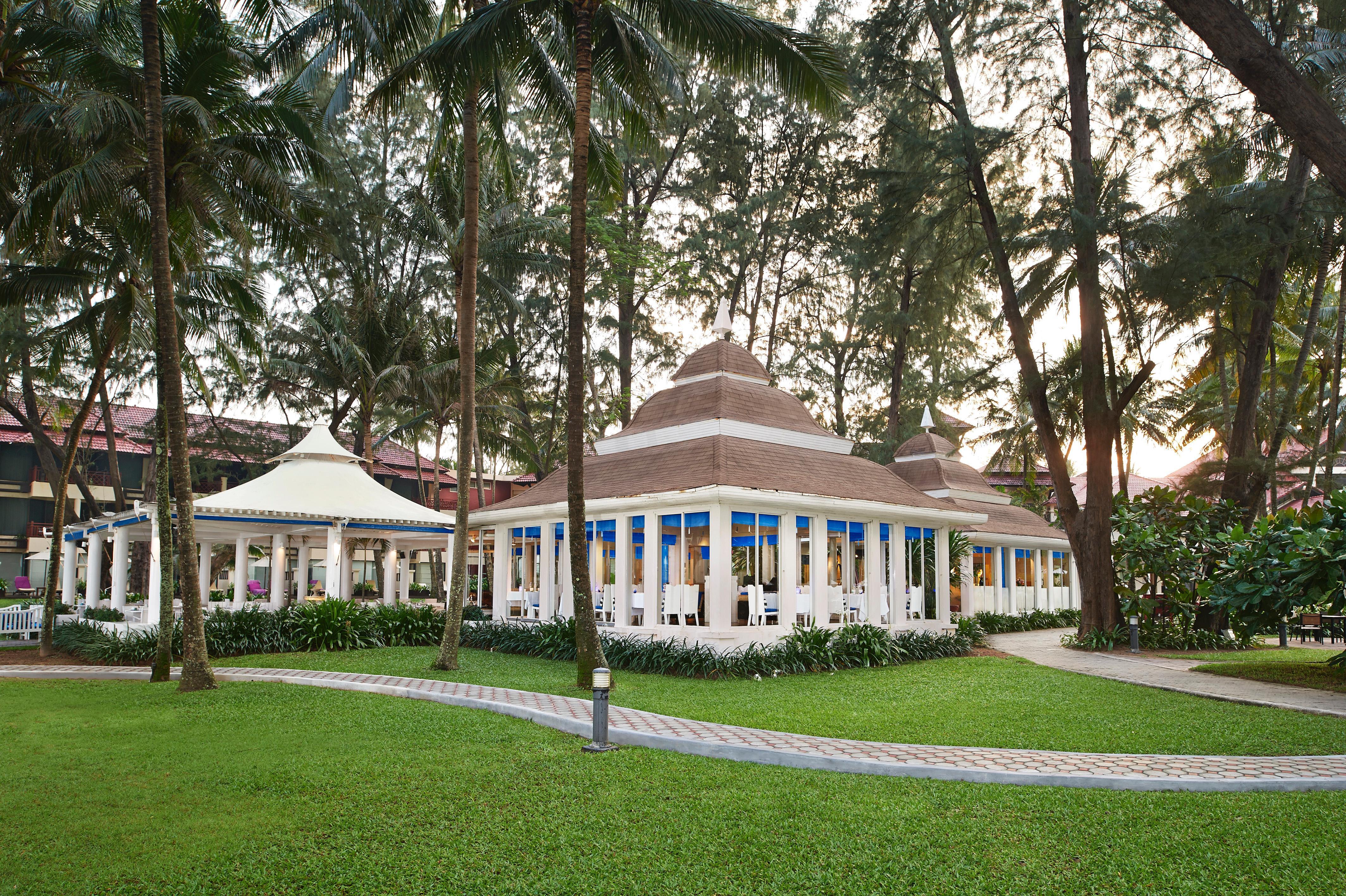 Dusit Thani Laguna Phuket Praia de Bang Tao Exterior foto The E&O 88 Restaurant