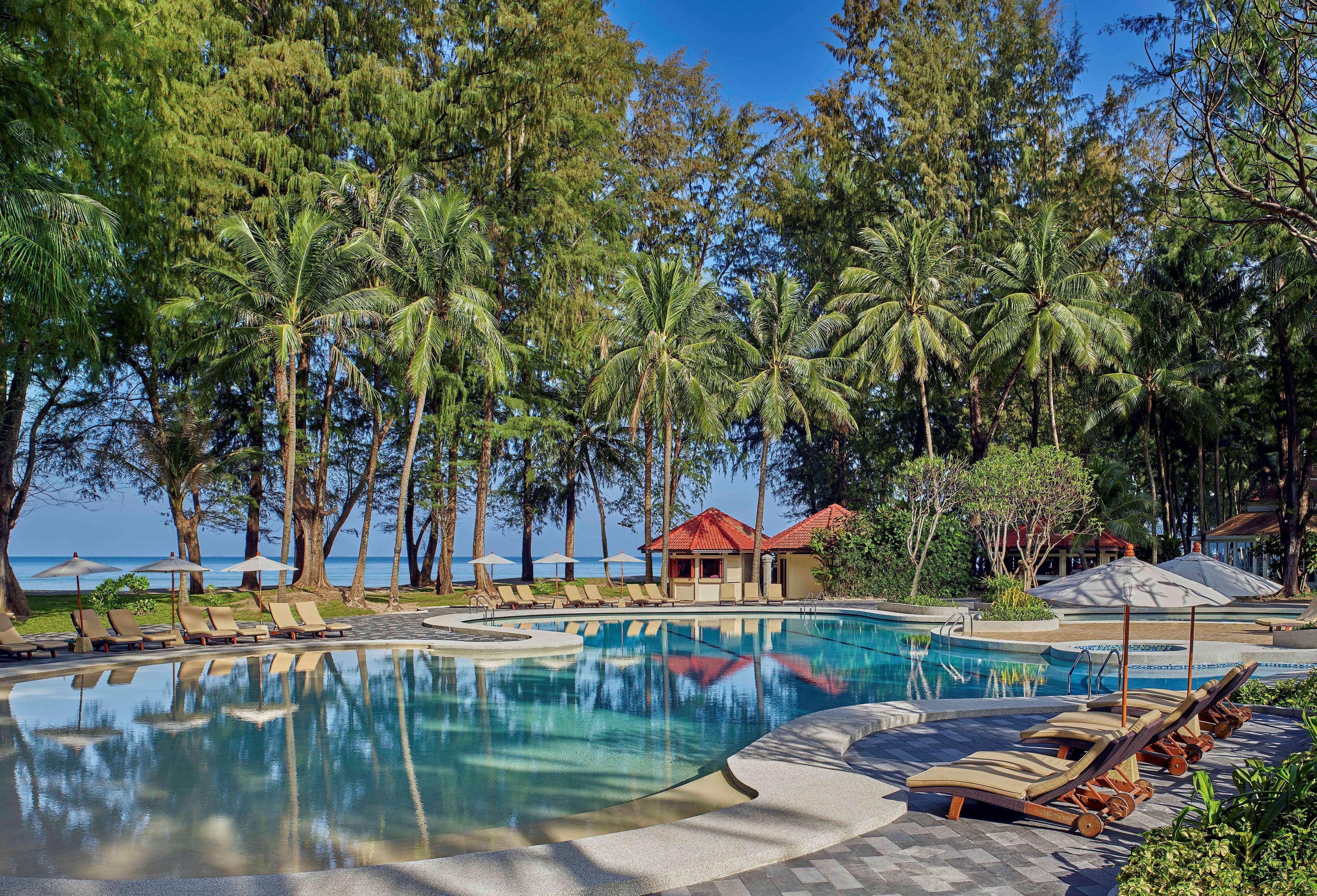 Dusit Thani Laguna Phuket Praia de Bang Tao Exterior foto The swimming pool at the resort