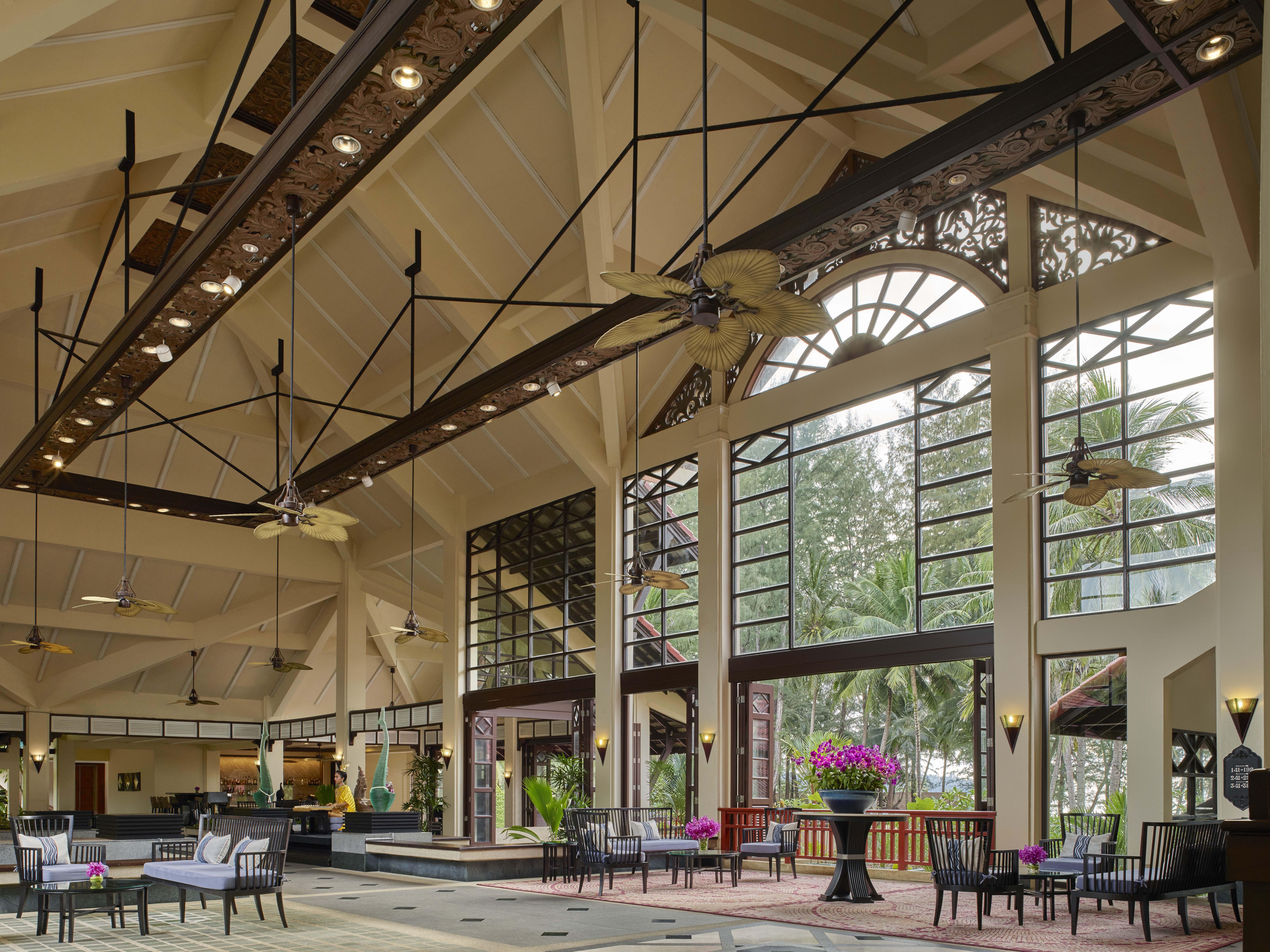 Dusit Thani Laguna Phuket Praia de Bang Tao Exterior foto The lobby of the Shangri-La Hotel, Kuala Lumpur
