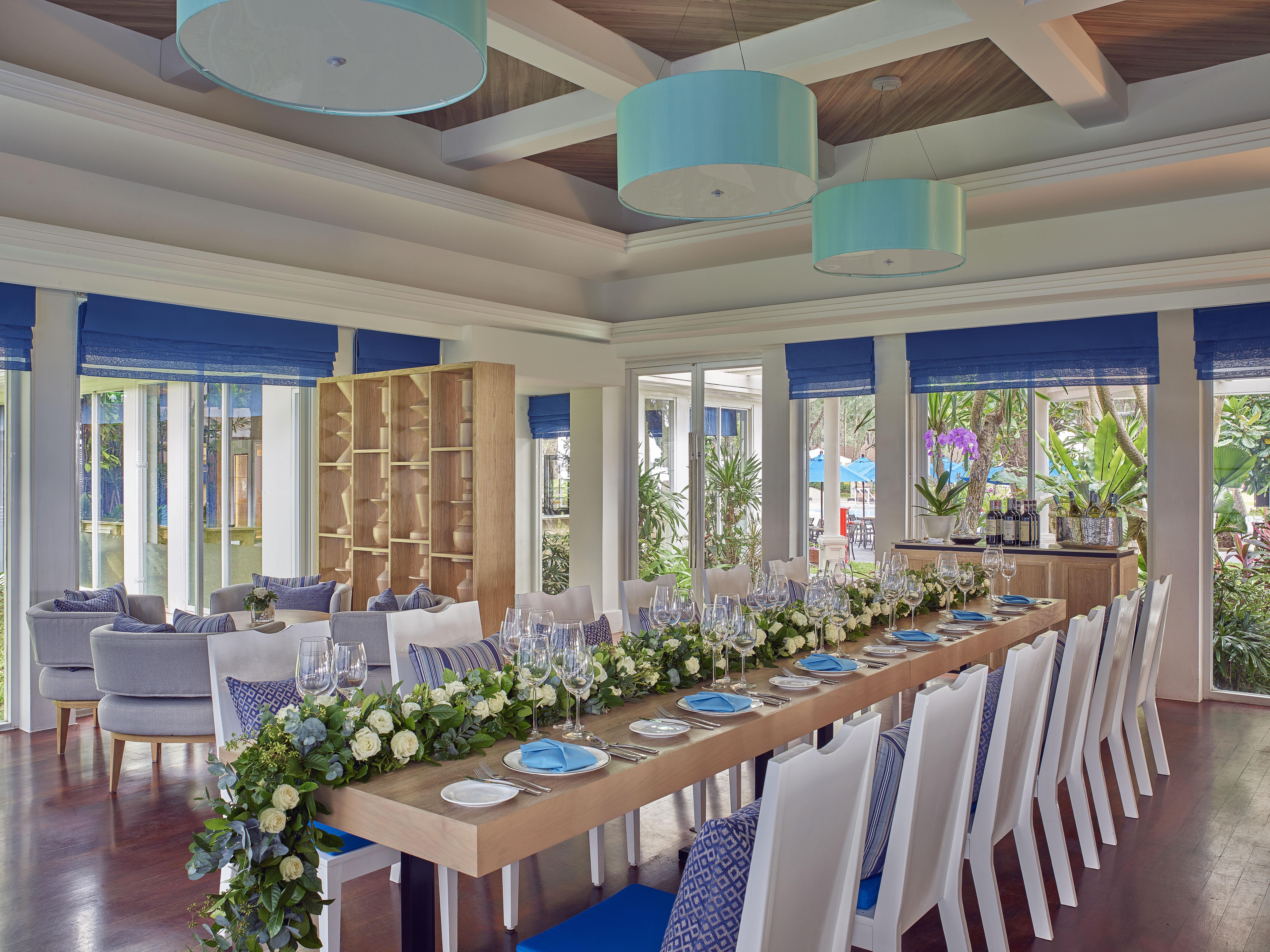 Dusit Thani Laguna Phuket Praia de Bang Tao Exterior foto The interior of the clubhouse
