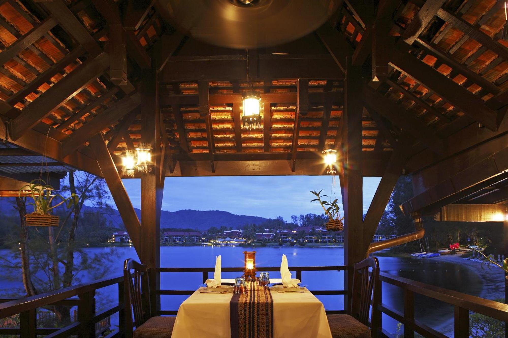 Dusit Thani Laguna Phuket Praia de Bang Tao Exterior foto The interior of the restaurant