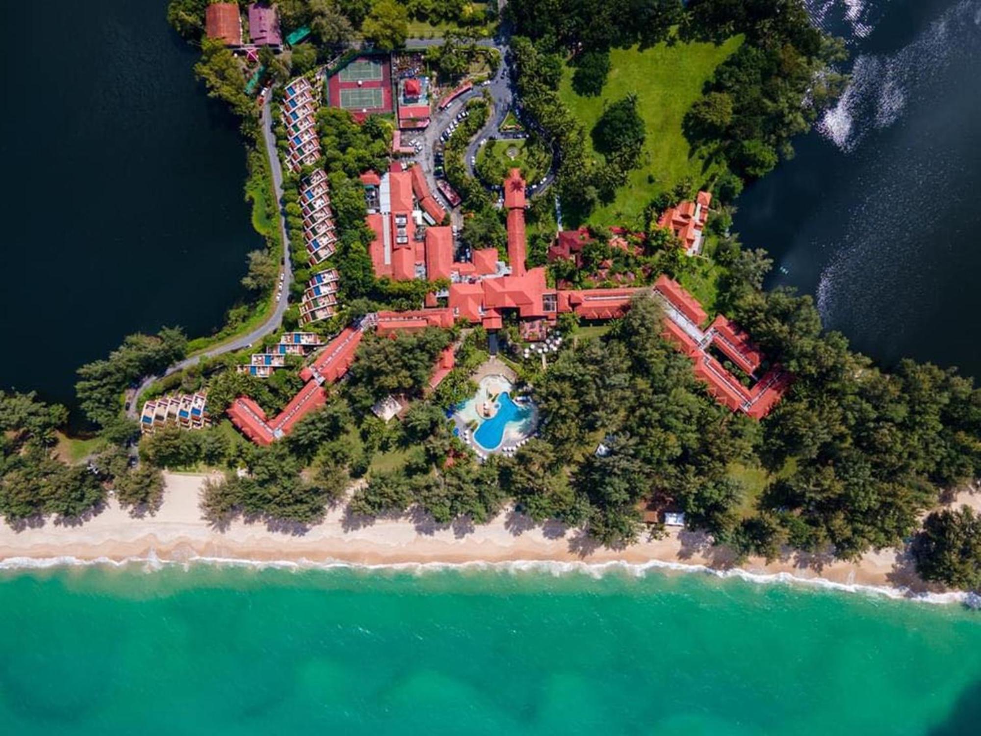 Dusit Thani Laguna Phuket Praia de Bang Tao Exterior foto Aerial view of the resort