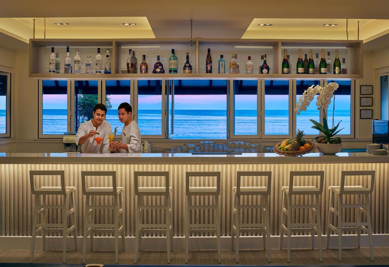 Dusit Thani Laguna Phuket Praia de Bang Tao Exterior foto The bar at the Beach Club
